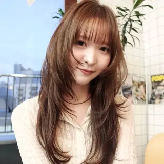 セミロング カラー レイヤーカット ダブルカラーのヘアスタイル