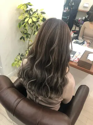 ロング Aujua ソムリエ 勝又舞夏のヘアスタイル