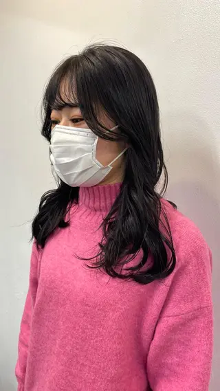 セミロング オリーブカラー 長谷川のヘアスタイル
