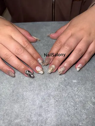 ネイル Nail Salon yのネイルデザイン