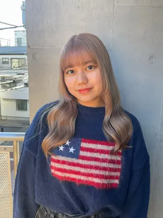 カラー ミルクティーベージュ ブリーチ🖤サヤカのヘアスタイル