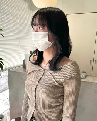 ミディアム カラー 林 千聖のヘアスタイル