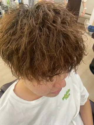 パーマ Agu hair chic所属・鏡 悠也のヘアスタイル