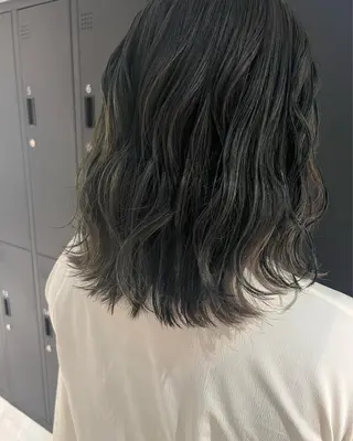ミディアム カラー 暗髪カラー🫐パーマ おくだりんかのヘアスタイル