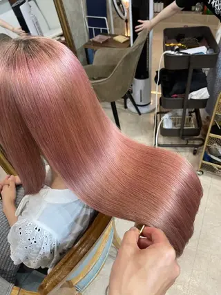 ロング カラー AnFye une qatllのヘアスタイル