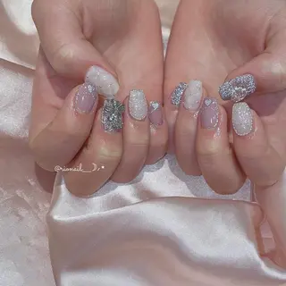 ネイル 𝘙𝘪𝘰𝘯𝘢 ...🕯🤍のネイルデザイン