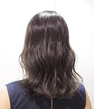 ミディアム 難波 茜のヘアスタイル