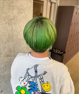 ショート 鈴木瑛里／ブロンド ベージュ／男女のヘアスタイル