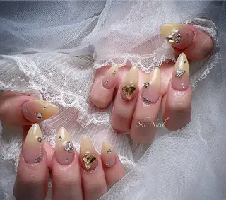 ネイル She_nail所属・ELSA_ Bellaのネイルデザイン