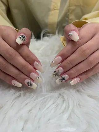 ネイル GO TODAY シェアサロン 渋谷Orla店所属・シオリ ⪩⪨のネイルデザイン