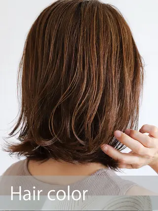 ミディアム カラー 岡部 莉々のヘアスタイル