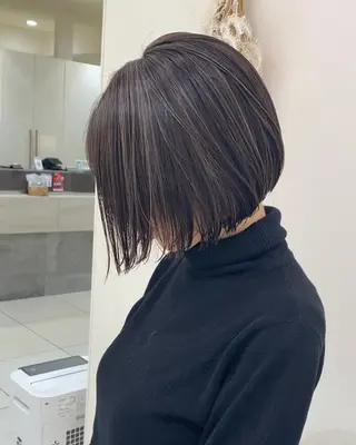 ショート カラー 細めハイライト🩶 ボブ/レイヤーカットのヘアスタイル