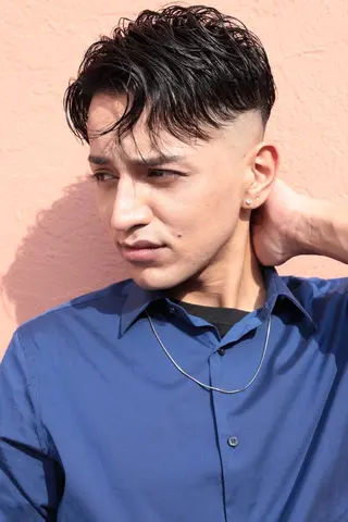 メンズ メンズ ヘアメイク ハイトーン キャロのヘアスタイル