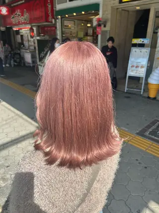 ミディアム あやめ🪽 オリーブ/ハイトーンのヘアスタイル