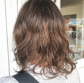 ミディアム パーマ MOLLA 浅香山店所属・谷口ゆめ/縮毛矯正/ カット/美眉ワックスのヘアスタイル