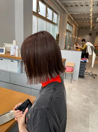ショート カラー エマ ピボット 中川店所属・富原崇太/切りっぱな しボブ/透明感カラーのヘアスタイル