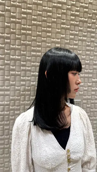 セミロング 緑川 莉緒のヘアスタイル