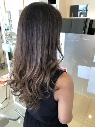 カラー 牧野 佳樹のヘアスタイル