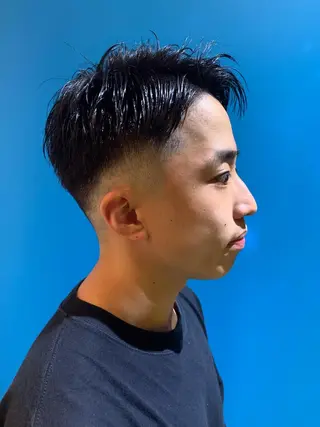 ショート メンズ FLOWERS所属・ウルフ、レイヤー 、メンズカットSHOのヘアスタイル