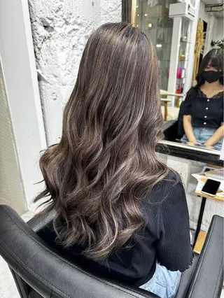 ロング カラー 井樋 乙葉のヘアスタイル