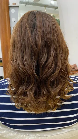 セミロング コテ巻き風パーマ 河島恭平のヘアスタイル