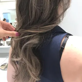 セミロング カラー ヘアアレンジ ネイル マツエク・マツパ NUU所属・滝島 真帆のヘアスタイル