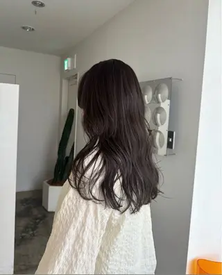 ロング 岡田 琉花のヘアスタイル
