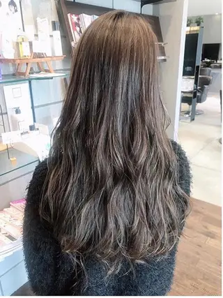 ロング カラー 佃 知南のヘアスタイル