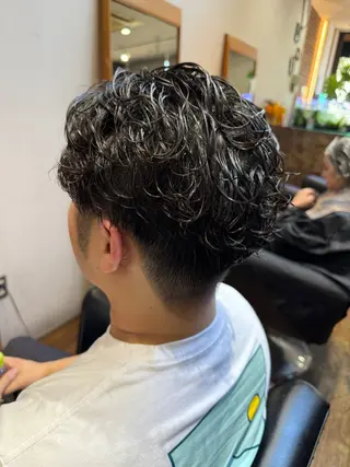 パーマ メンズ アンダーバーホワイト上本町所属・園田 としきのヘアスタイル
