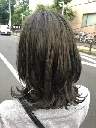 ミディアム カラー 國次 夕貴のヘアスタイル