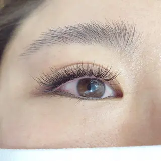 マツエク・マツパ laera 佐藤のヘアスタイル