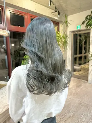 セミロング カラー kai .のヘアスタイル