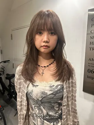 セミロング カラー hen所属・心斎橋/レイヤー/ ブリーチ/モエのヘアスタイル