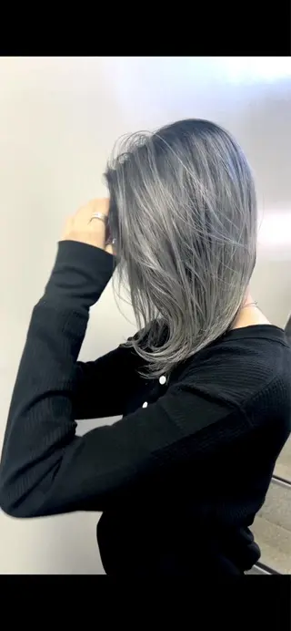 ミディアム レイヤー/ハイトーン カラー/SHISEIのヘアスタイル