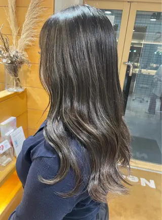 セミロング カラー 齋藤 咲のヘアスタイル