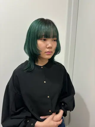 ミディアム イシザワ ユミのヘアスタイル