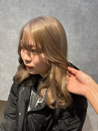 セミロング 🌐NATSUMI 🌐【寒色カラー】のヘアスタイル