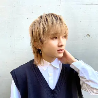 ミディアム カラー écouter所属・ショート/ウルフ ハイトーン/カイセイのヘアスタイル