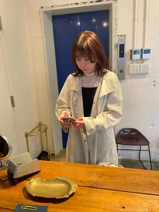 ミディアム カラー MIOベージュカラー 柔らかいカラーのヘアスタイル