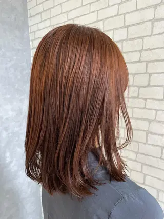 ミディアム カラー アートディレクター 尾内 友美のヘアスタイル