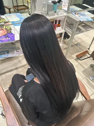 ロング momo🍑/顔周り カット/透明感カラーのヘアスタイル