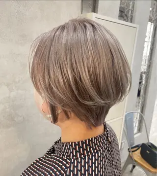 ショート 🍑🧋ハイトーン 暖色カラーlucaのヘアスタイル