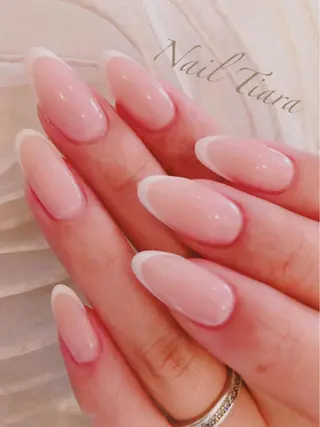 ミディアム ネイル ティアラのネイルデザイン