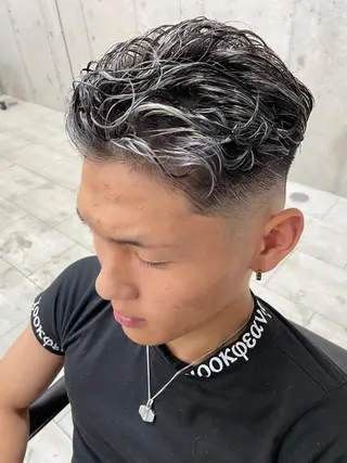 カラー メンズ Kvell&Co.所属・ハイトーン カラーのヘアスタイル