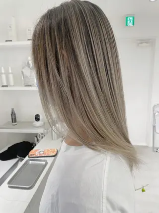 ミディアム カラー ito. ブリーチ/髪質改善のヘアスタイル