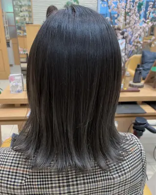 セミロング カラー K. SUZUKAのヘアスタイル