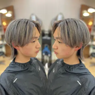 ショート Aile所属・酸性ストレート／カラ ー/山下高明のヘアスタイル