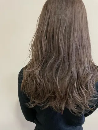 ロング カラー 沢田 瞳のヘアスタイル