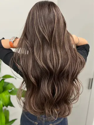 ロング 長尾 理子のヘアスタイル