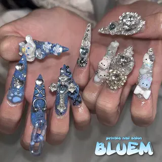 ネイル BLUEM なな🐶のネイルデザイン